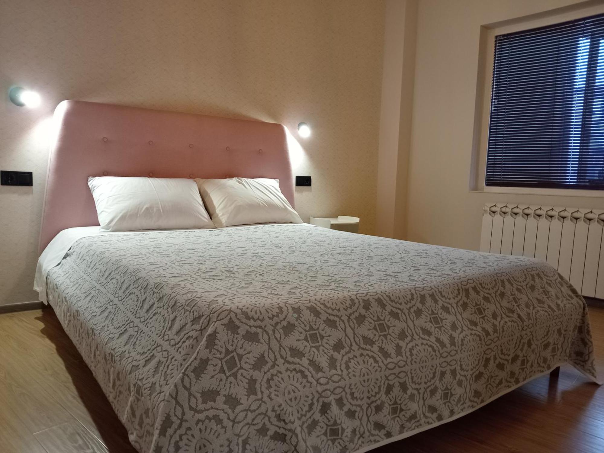 Medea'S Home Кутаиси Екстериор снимка